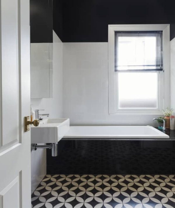 Timeless Black & White Bathroom Ideas