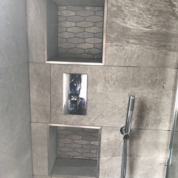Built-in-shower-shelves-with-mosaic-tiles-600x600