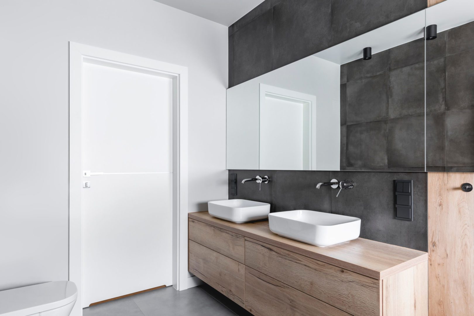 Double,Sinks,In,Elegant,White,,Concrete,And,Wooden,Bathroom,Interior
